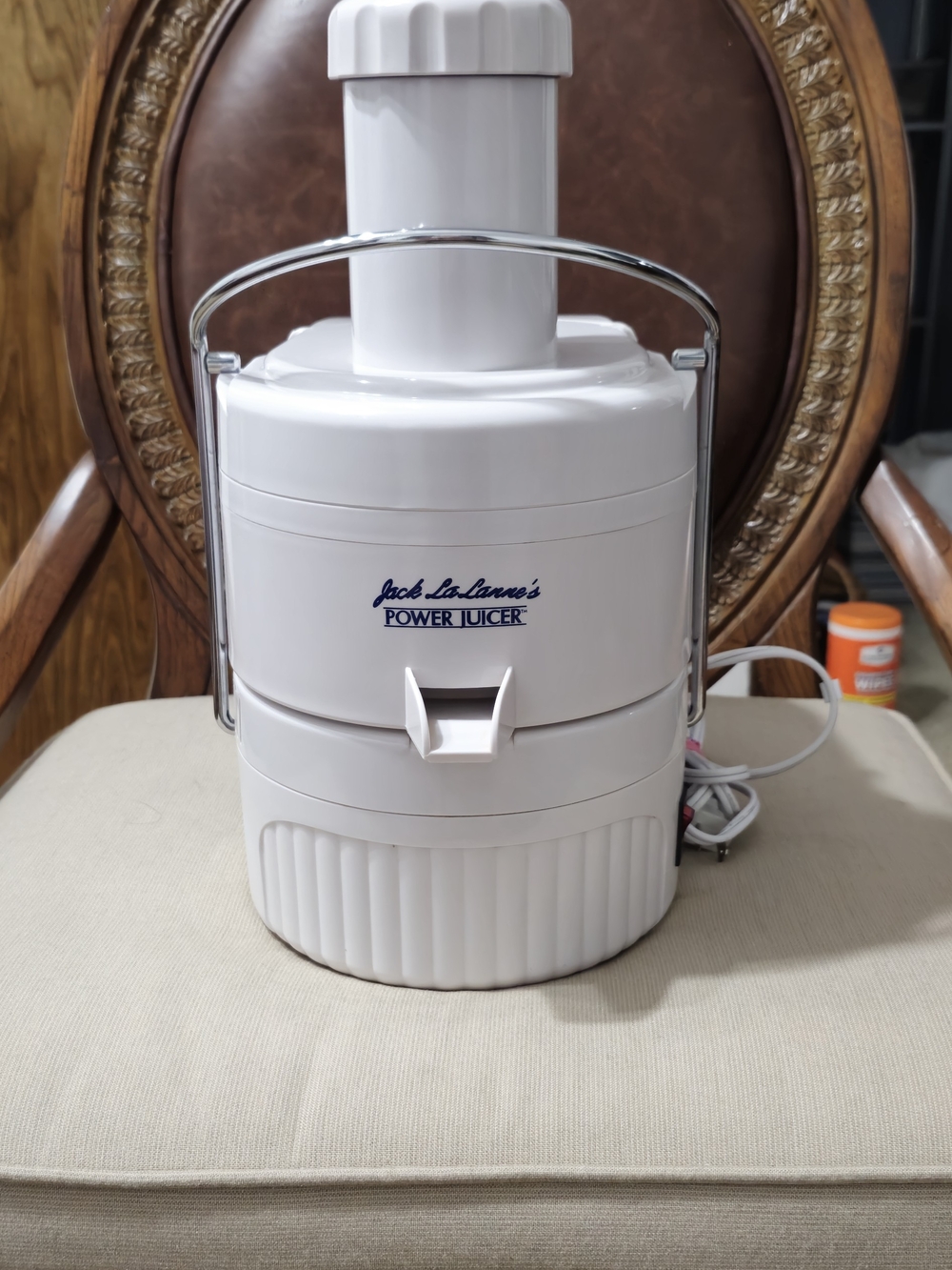 White Electric Juicer - High-Flow Home Juicing
